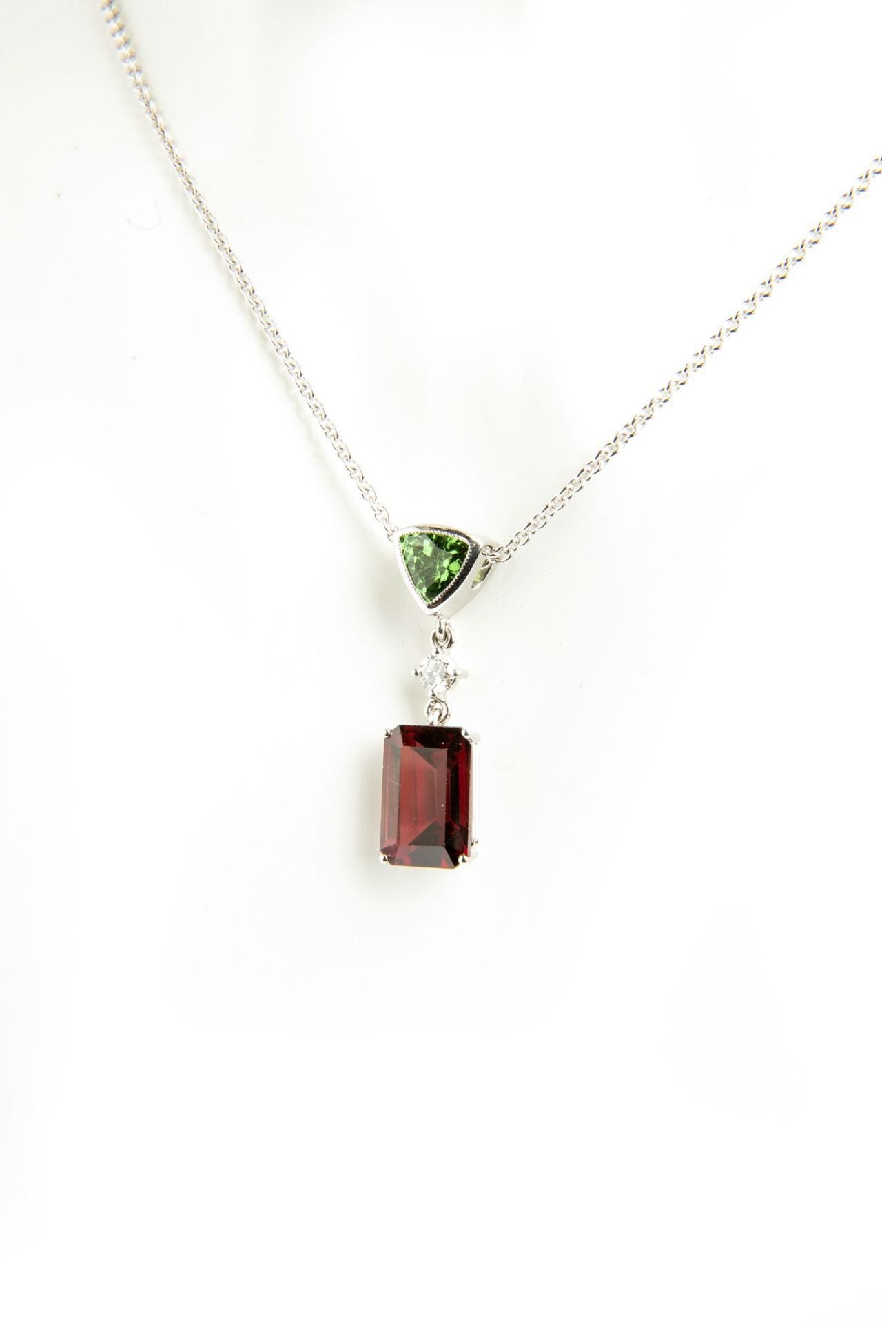 Tsavorite & Garnet Pendant in White Gold 18K image 3