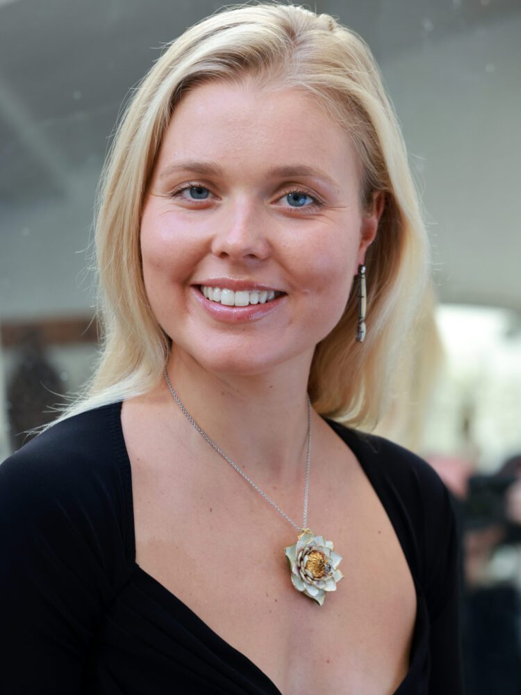 White Opal Earrings in White gold 18K image 1