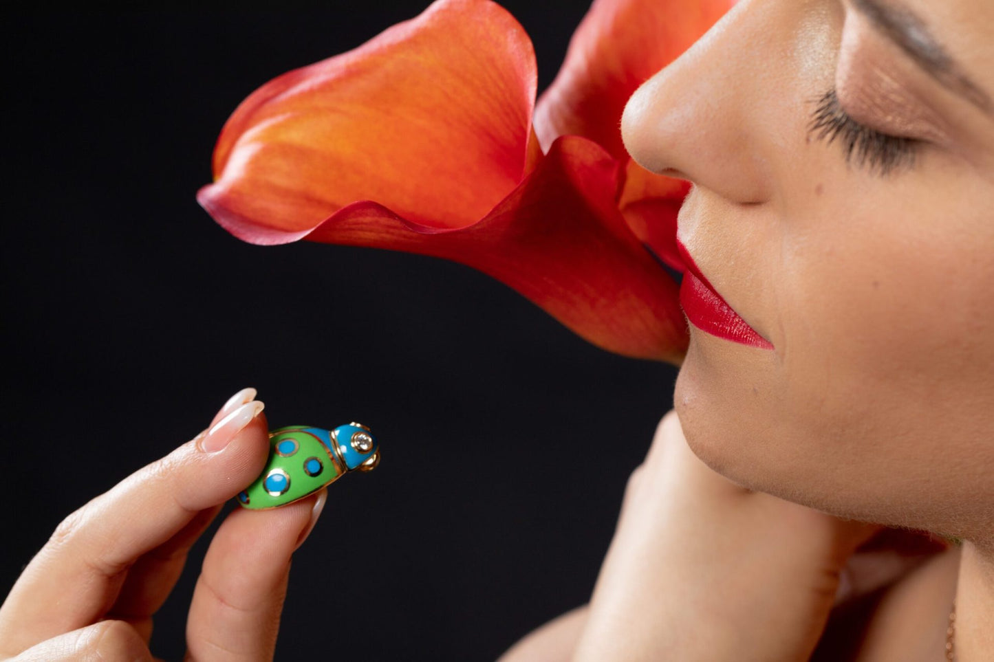Enamel Ladybug Pendant & perfume diffuser in Gold 18K image 13