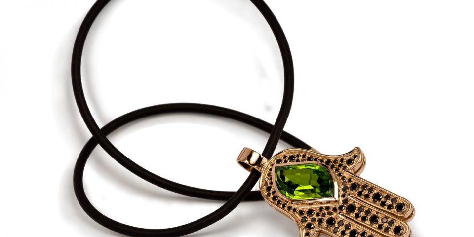 Fatima Hand in Red Gold 18k image 0