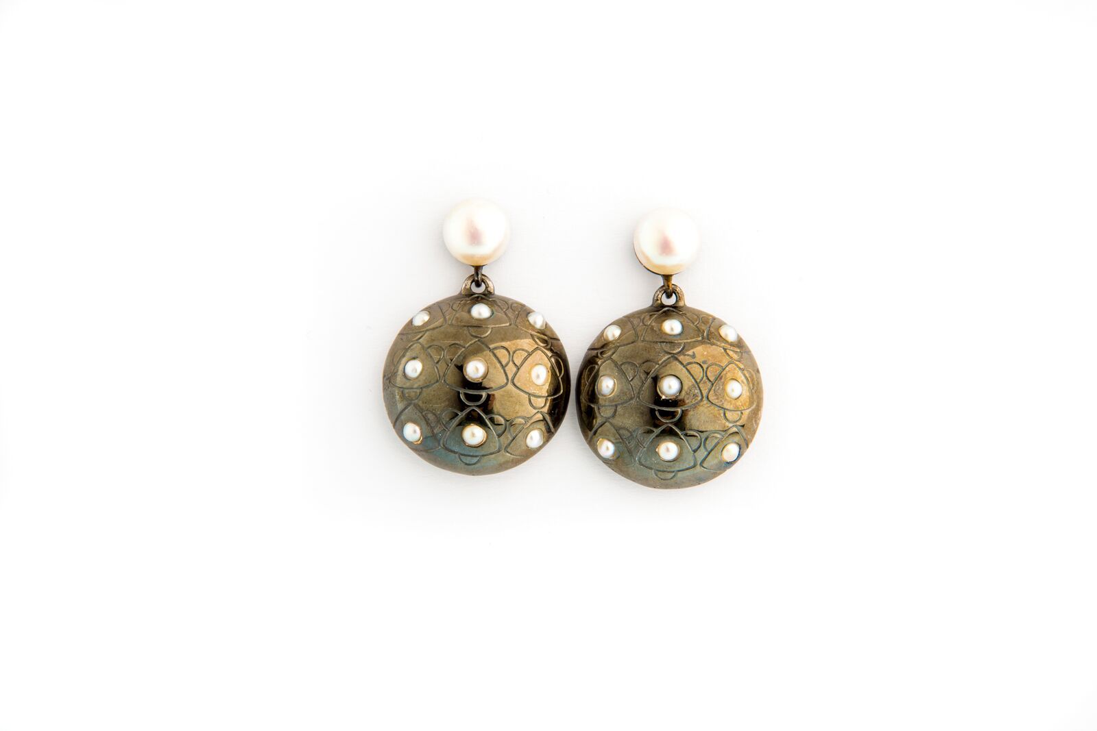 Urchins Pearl Earrings in White Gold Rhodinated 18K image 0