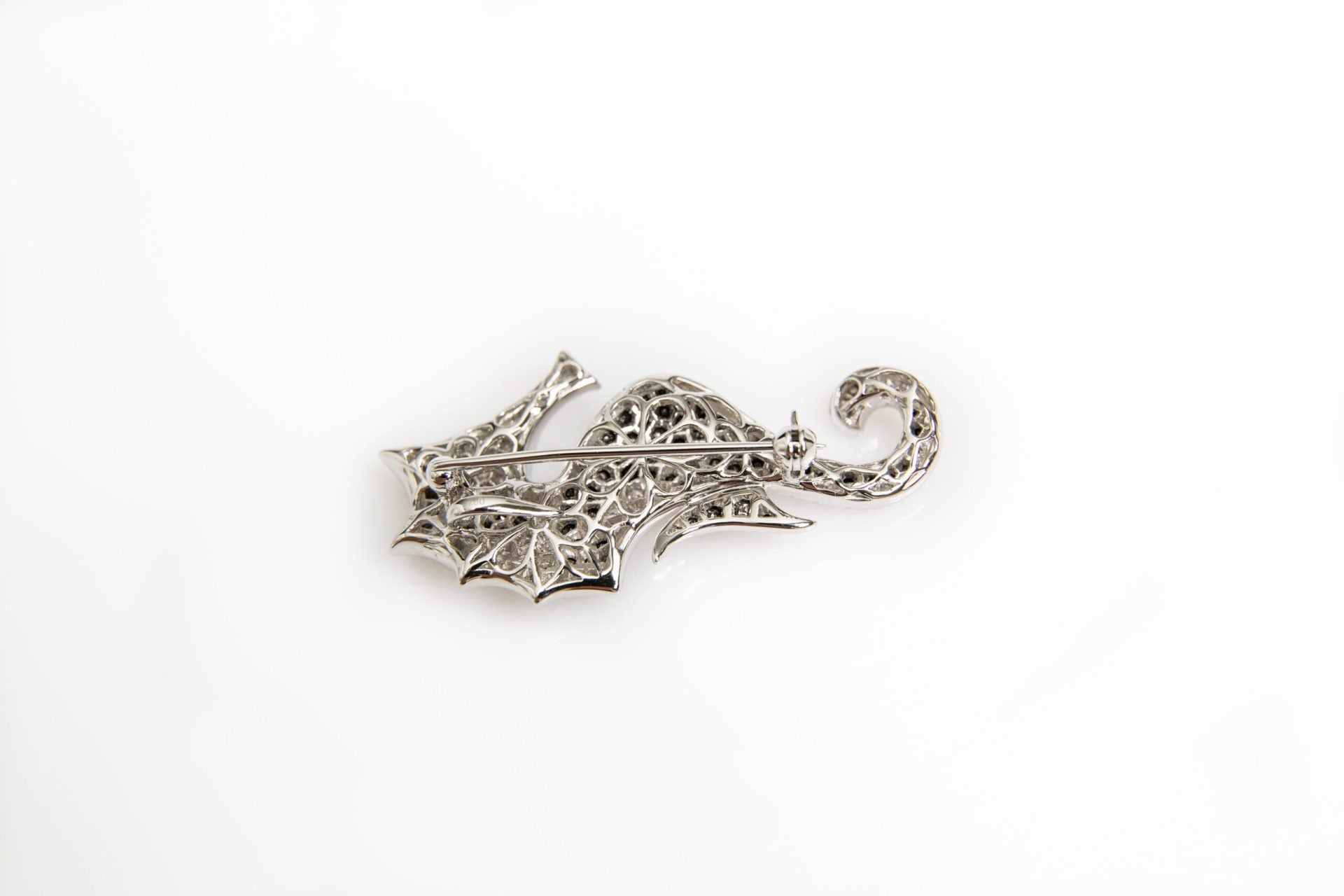 Seahorse Brooch in Diamonds image 1