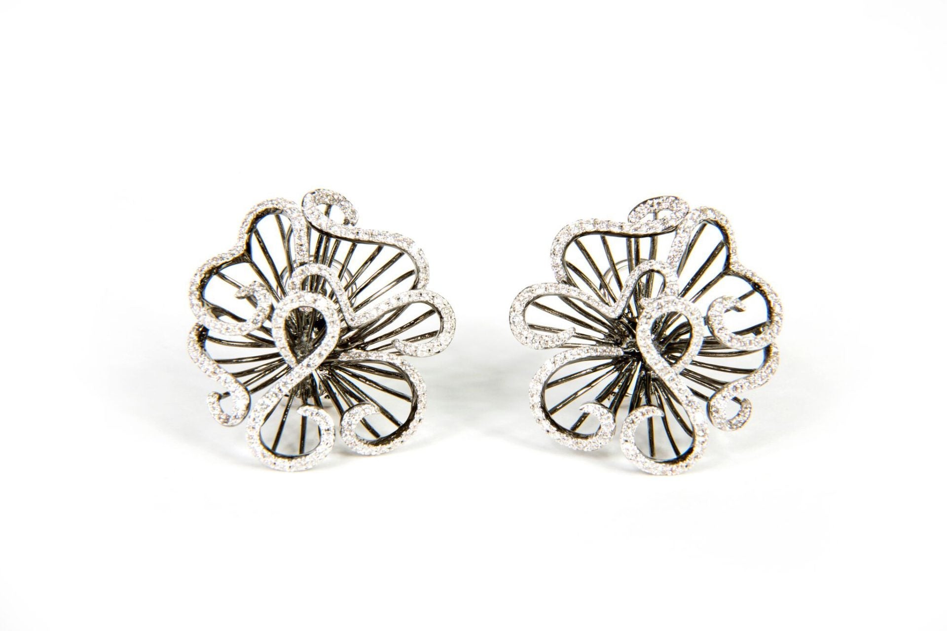 Flower Diamond Earrings in White gold 18K image 0