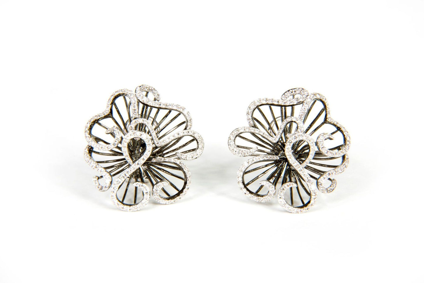 Flower Diamond Earrings in White gold 18K image 0