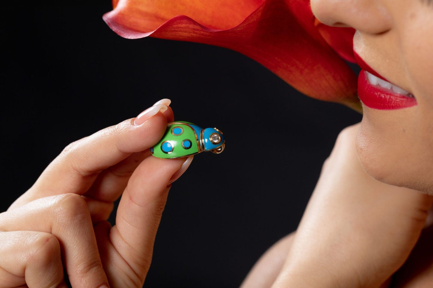 Enamel Ladybug Pendant & perfume diffuser in Gold 18K image 9