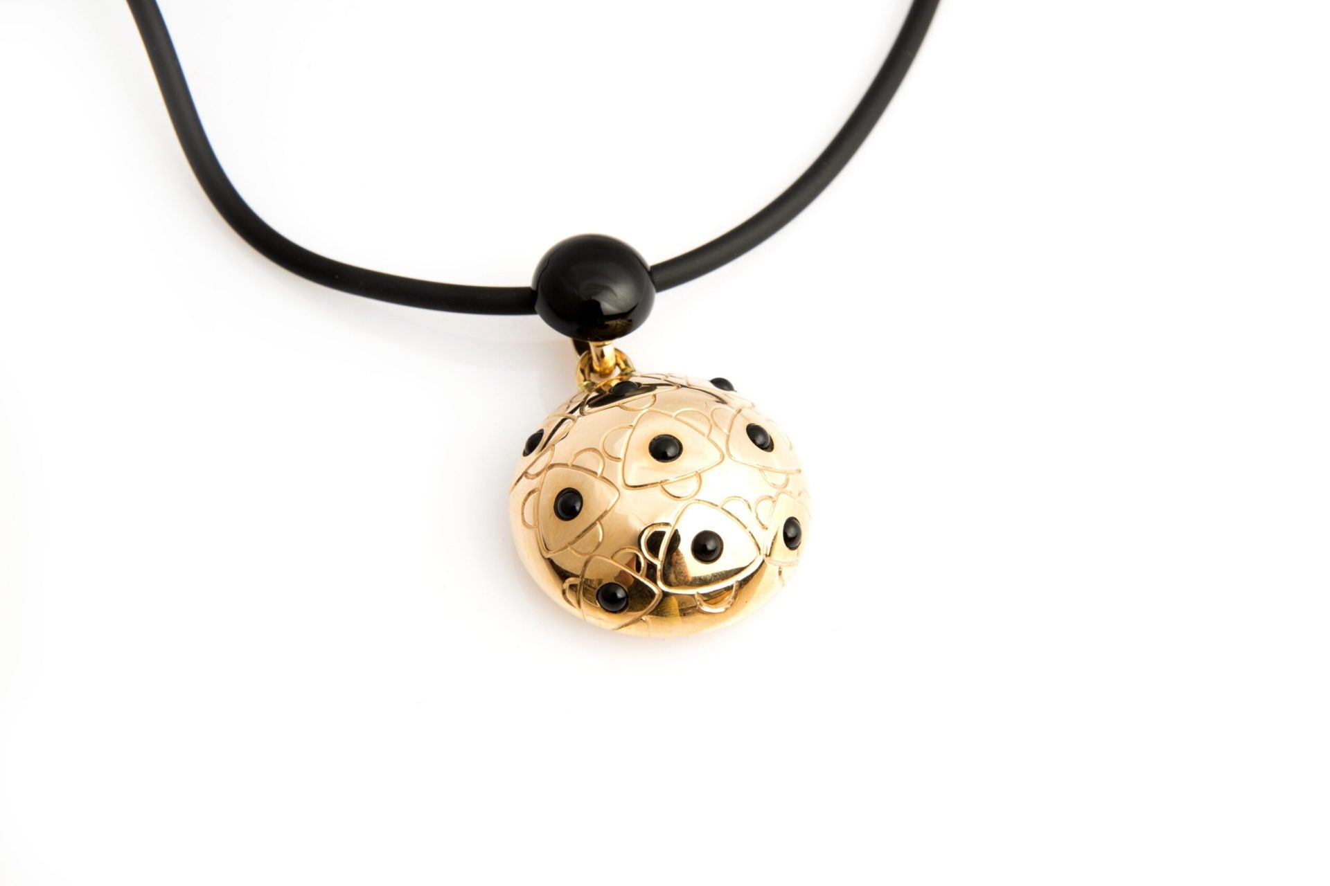 Onyx and Yellow Gold Pendant image 0